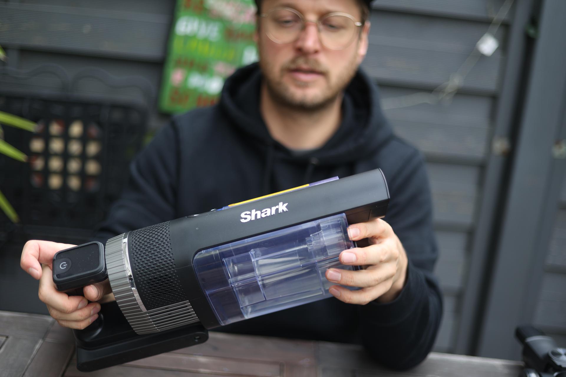 Shark Stratos als Handstaubsauger